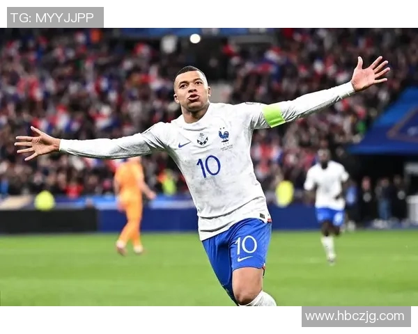 姆巴佩在赛场上的传奇表现与未来发展潜力的深度分析 姆巴佩在赛场上的传奇表现与未来发展潜力的深度分析